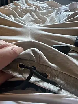 Snapshot of zwigge75 chatting on March 2026 09:13:01 AM zwigge75 online show from March 2026 09:13:01 AM