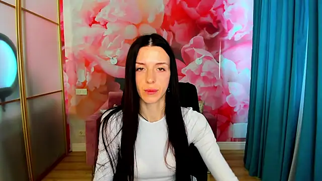 Snapshot of NoirDiva chatting on April 2026 06:11:02 AM NoirDiva online show from April 2026 06:11:02 AM