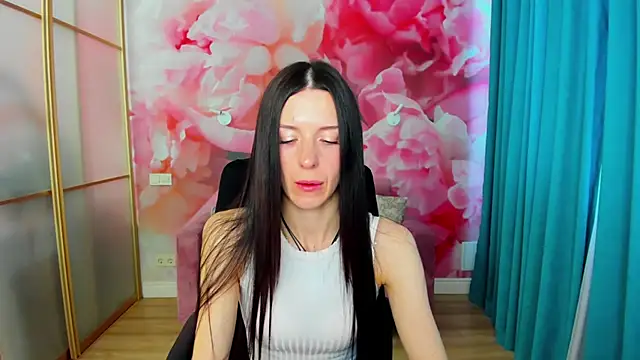 Snapshot of NoirDiva chatting on May 2026 05:48:01 AM NoirDiva online show from May 2026 05:48:01 AM