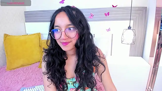 Snapshot of Emilyblussh chatting on April 2026 07:25:01 PM Emilyblussh online show from April 2026 07:25:01 PM