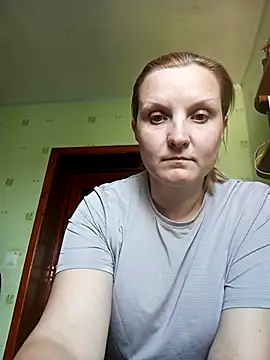 Snapshot of SusanGold9211 chatting on April 2026 09:03:01 AM SusanGold9211 online show from April 2026 09:03:01 AM