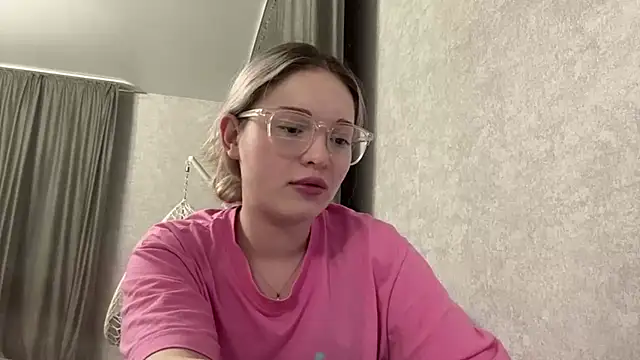 Snapshot of Linaceleste chatting on February 2026 02:05:01 PM Linaceleste online show from February 2026 02:05:01 PM