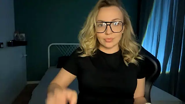 Snapshot of Miabby3 chatting on February 2026 06:41:01 PM Miabby3 online show from February 2026 06:41:01 PM