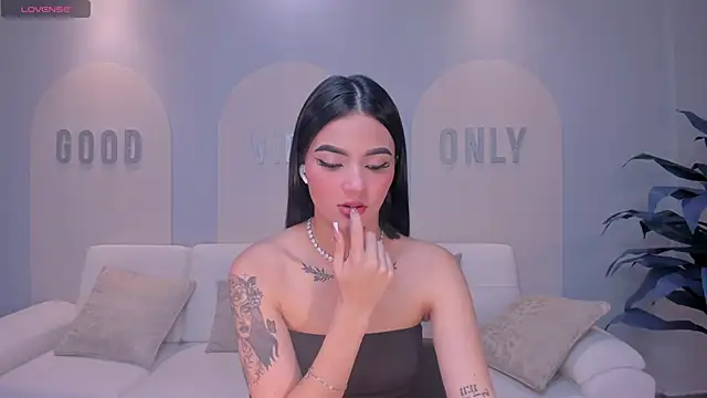 CarolineEvans x online show from March 2026 04:07:02 AM