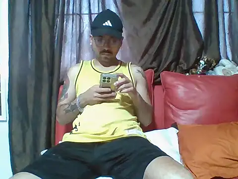 Karamel444 online show from March 2026 11:33:01 PM