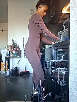 Snapshot of Cinnamonbunn chatting on February 2026 11:16:02 PM Cinnamonbunn online show from February 2026 11:16:02 PM