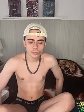 Snapshot of YourFavouriteTwink chatting on February 2026 01:44:01 PM YourFavouriteTwink online show from February 2026 01:44:01 PM