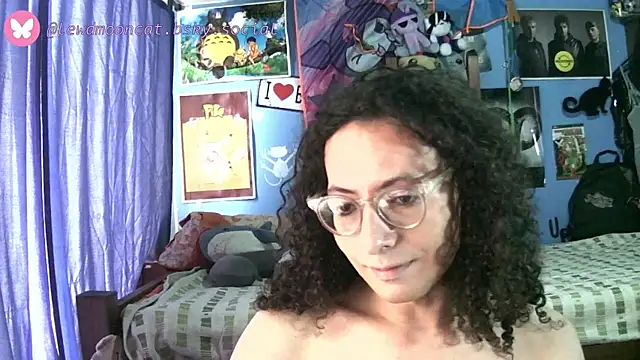 Snapshot of lewd_mooncat chatting on May 2026 09:42:01 PM lewd mooncat online show from May 2026 09:42:01 PM