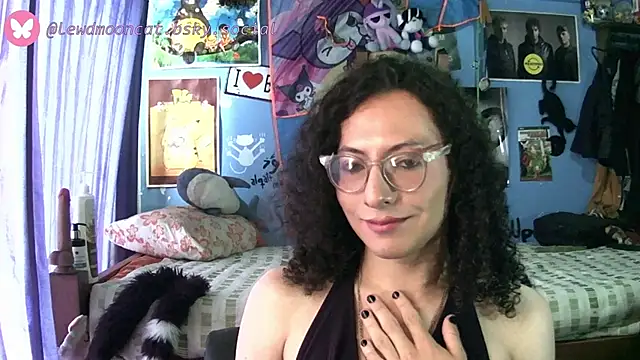 Snapshot of lewd_mooncat chatting on May 2026 06:26:01 PM lewd mooncat online show from May 2026 06:26:01 PM