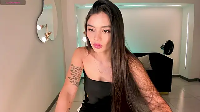 Snapshot of JulietteMoreau chatting on March 2026 05:04:01 PM JulietteMoreau online show from March 2026 05:04:01 PM