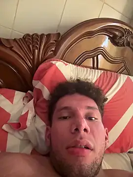 Snapshot of Valentinacouple chatting on February 2026 07:04:02 PM Valentinacouple online show from February 2026 07:04:02 PM