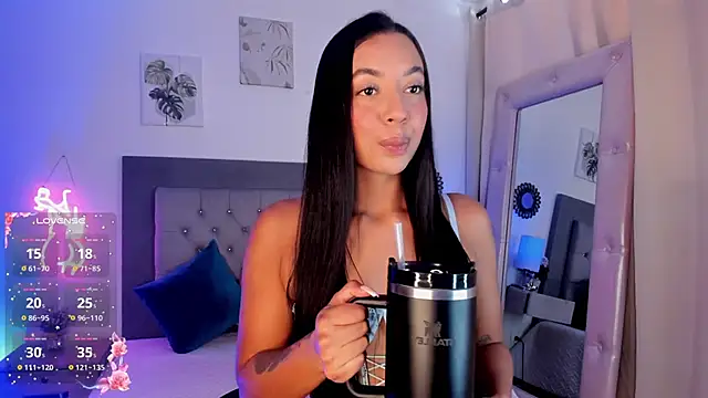 julietha Vega online show from March 2026 06:18:02 PM