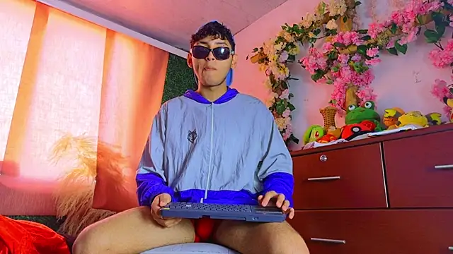 Snapshot of Ian_Hunter chatting on February 2026 01:21:02 PM Ian Hunter online show from February 2026 01:21:02 PM