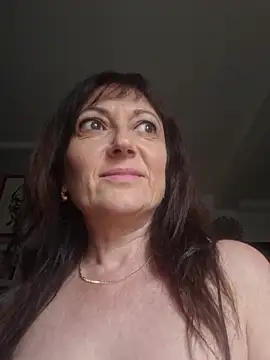 Snapshot of SaraGina chatting on April 2026 08:28:01 AM SaraGina online show from April 2026 08:28:01 AM