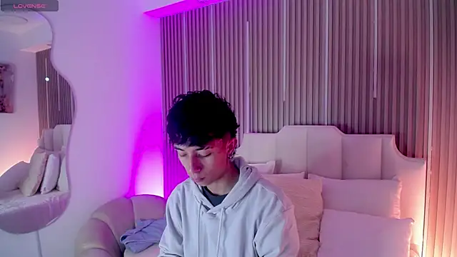 Snapshot of Aiden_Rivers_ chatting on March 2026 01:02:01 PM Aiden Rivers online show from March 2026 01:02:01 PM