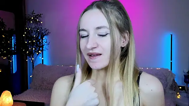 Oxy Foxie online show from June 2026 11:33:02 PM