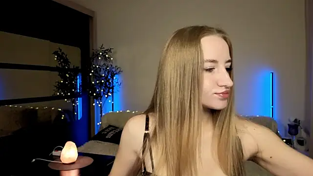 Oxy Foxie online show from June 2026 11:32:01 PM