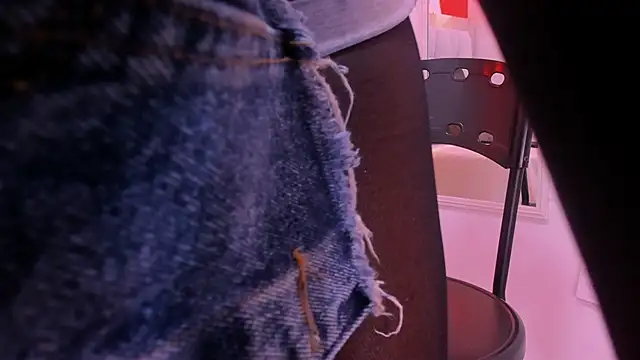 Snapshot of Kendal_hot69_ chatting on February 2026 07:37:01 PM Kendal hot69 online show from February 2026 07:37:01 PM