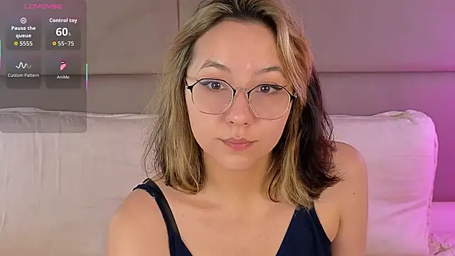 Snapshot of SweetElya chatting on June 2026 06:14:01 AM SweetElya online show from June 2026 06:14:01 AM