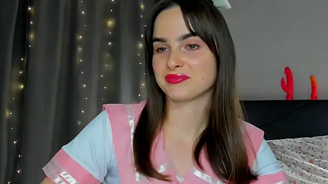 Snapshot of megann_fox2 chatting on May 2026 04:23:02 PM megann fox2 online show from May 2026 04:23:02 PM