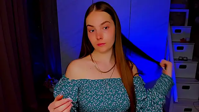 Snapshot of Maddy_Wood_ chatting on May 2026 01:49:02 PM Maddy Wood online show from May 2026 01:49:02 PM