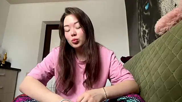 Snapshot of AudieGravely chatting on February 2026 03:51:02 AM AudieGravely online show from February 2026 03:51:02 AM