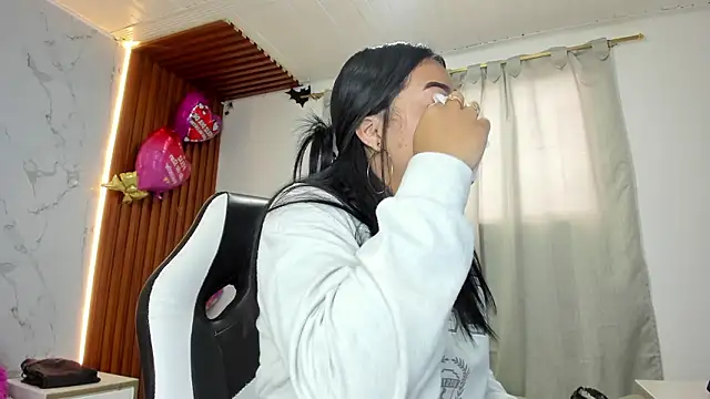 Snapshot of adhara__messY chatting on February 2026 01:42:01 PM adhara messY online show from February 2026 01:42:01 PM