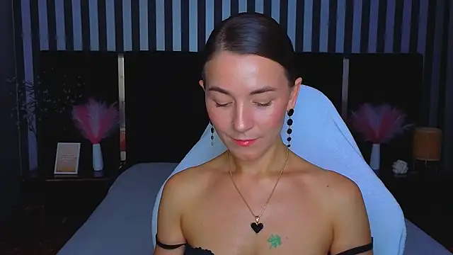 Snapshot of GracefulMichelle chatting on June 2026 07:27:02 PM GracefulMichelle online show from June 2026 07:27:02 PM