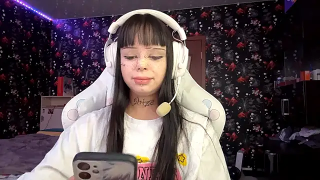 Luna Sohotti online show from March 2026 03:18:01 PM