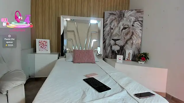 Snapshot of SiaFoxx_ chatting on February 2026 06:01:01 AM SiaFoxx online show from February 2026 06:01:01 AM