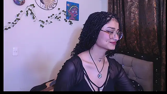 Snapshot of Lili__Clan chatting on June 2026 07:47:02 AM Lili Clan online show from June 2026 07:47:02 AM