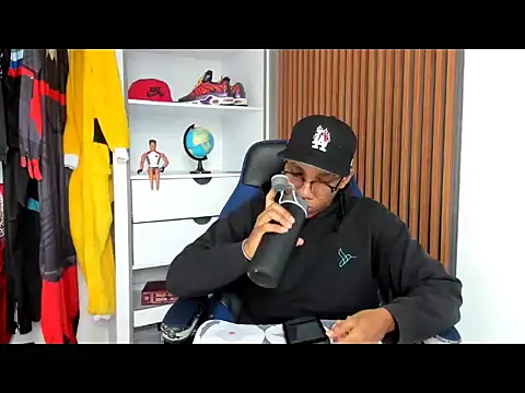 yandi hot online show from February 2026 02:02:01 PM