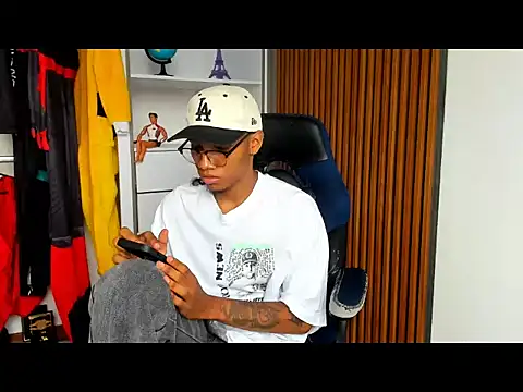 yandi hot online show from March 2026 02:12:02 PM