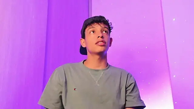 Snapshot of Maxfrost1 chatting on March 2026 10:48:01 PM Maxfrost1 online show from March 2026 10:48:01 PM