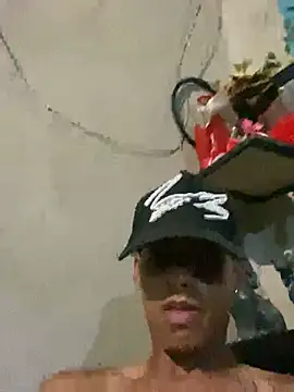 Snapshot of Alee_2005 chatting on February 2026 05:28:02 AM Alee 2005 online show from February 2026 05:28:02 AM