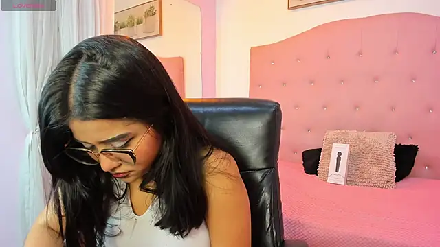 mila quin online show from April 2026 08:09:02 PM