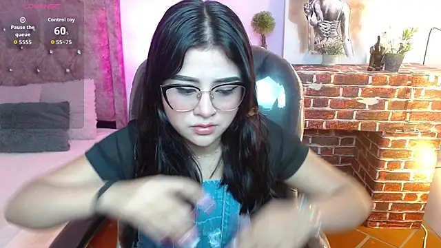 mila quin online show from April 2026 07:58:01 PM