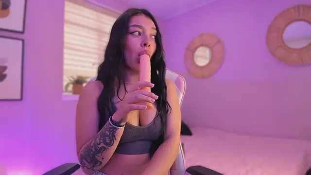 Snapshot of Lummii_ chatting on February 2026 07:32:02 PM Lummii online show from February 2026 07:32:02 PM