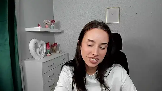 AdeleSolo online show from April 2026 05:46:01 PM