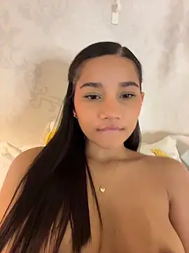 Snapshot of AlessiaVallmont chatting on April 2026 11:09:02 PM AlessiaVallmont online show from April 2026 11:09:02 PM