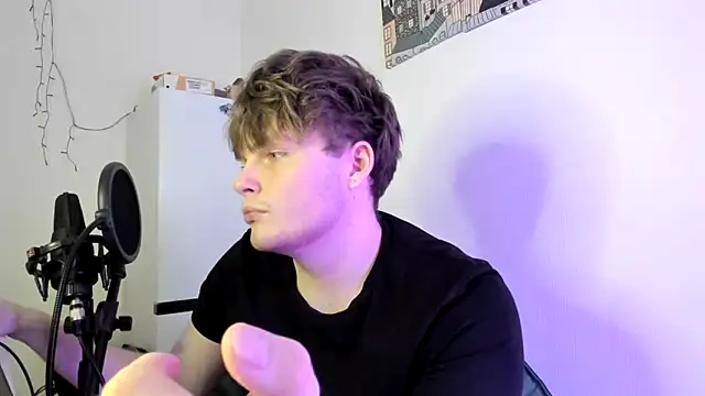 Snapshot of _hetero chatting on February 2026 04:18:01 PM hetero online show from February 2026 04:18:01 PM