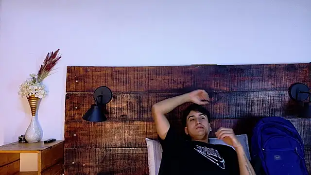 Snapshot of Esmeralda_and_Naim chatting on March 2026 07:31:01 PM Esmeralda and Naim online show from March 2026 07:31:01 PM