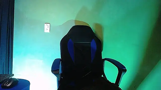 Uriel Ray  online show from February 2026 10:41:02 PM