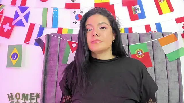 Snapshot of Evelin__thompsson chatting on June 2026 03:18:02 AM Evelin thompsson online show from June 2026 03:18:02 AM