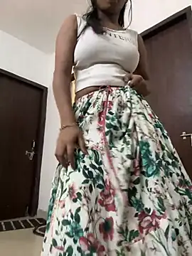 Snapshot of meenu_cuties chatting on June 2026 06:42:02 AM meenu cuties online show from June 2026 06:42:02 AM
