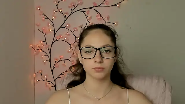 KissMeJulia online show from June 2026 05:23:01 AM
