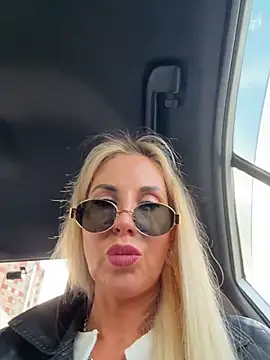 Snapshot of LisaMurr chatting on April 2026 01:31:02 PM LisaMurr online show from April 2026 01:31:02 PM