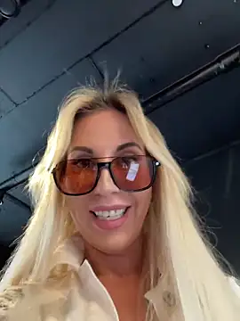 Snapshot of LisaMurr chatting on May 2026 01:06:01 PM LisaMurr online show from May 2026 01:06:01 PM