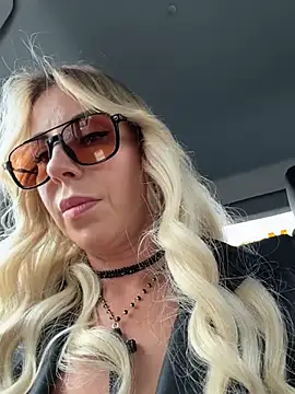 Snapshot of LisaMurr chatting on June 2026 01:42:02 PM LisaMurr online show from June 2026 01:42:02 PM