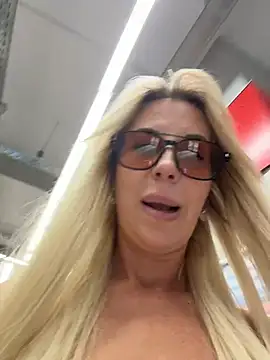 Snapshot of LisaMurr chatting on July 2026 02:02:02 PM LisaMurr online show from July 2026 02:02:02 PM